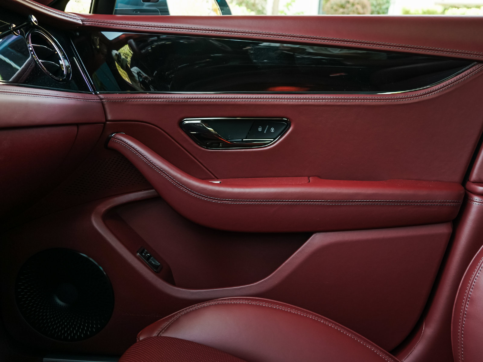 New 2025 Bentley Flying Spur Plug-In Hybrid AWD/4WD image 19