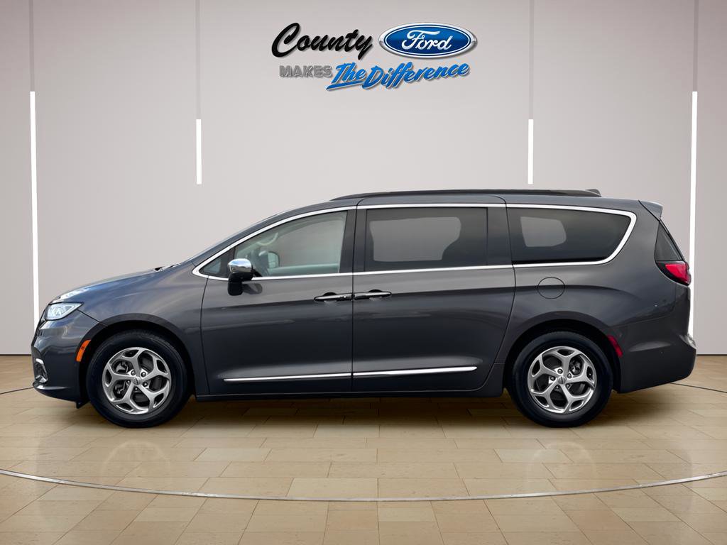 Used 2022 Chrysler Pacifica Limited FWD image 3