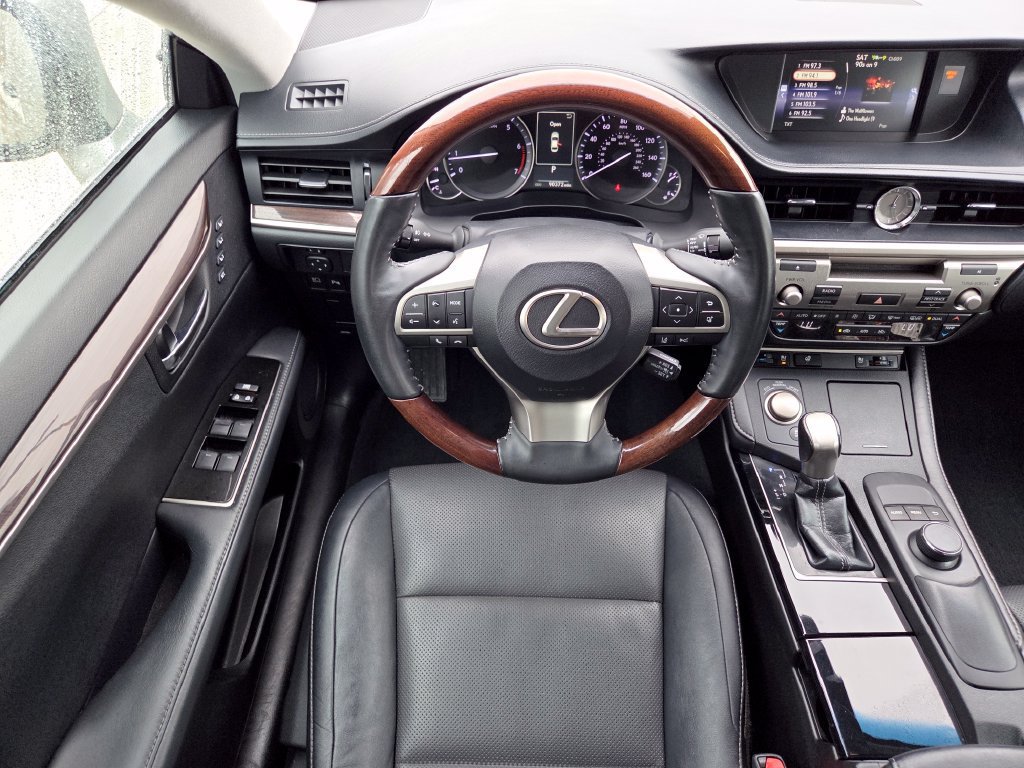 Used 2017 Lexus ES 350 w/ Premium Package FWD image 4