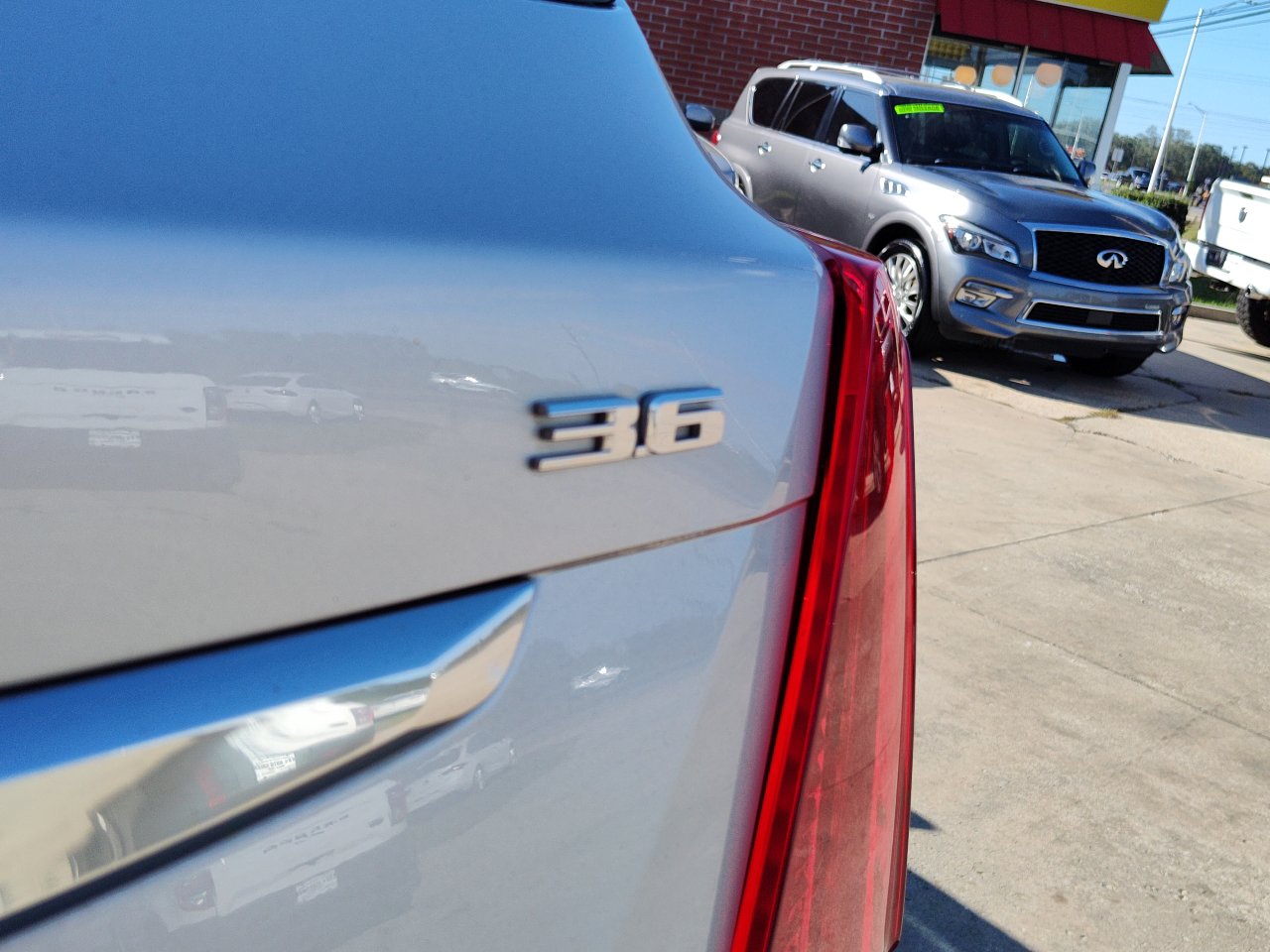 Used 2018 Cadillac XT5 Luxury w/ Driver Awareness Package image 6