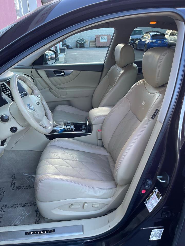 Used 2010 INFINITI FX35 FX35 AWD w/ Navigation Pkg image 13