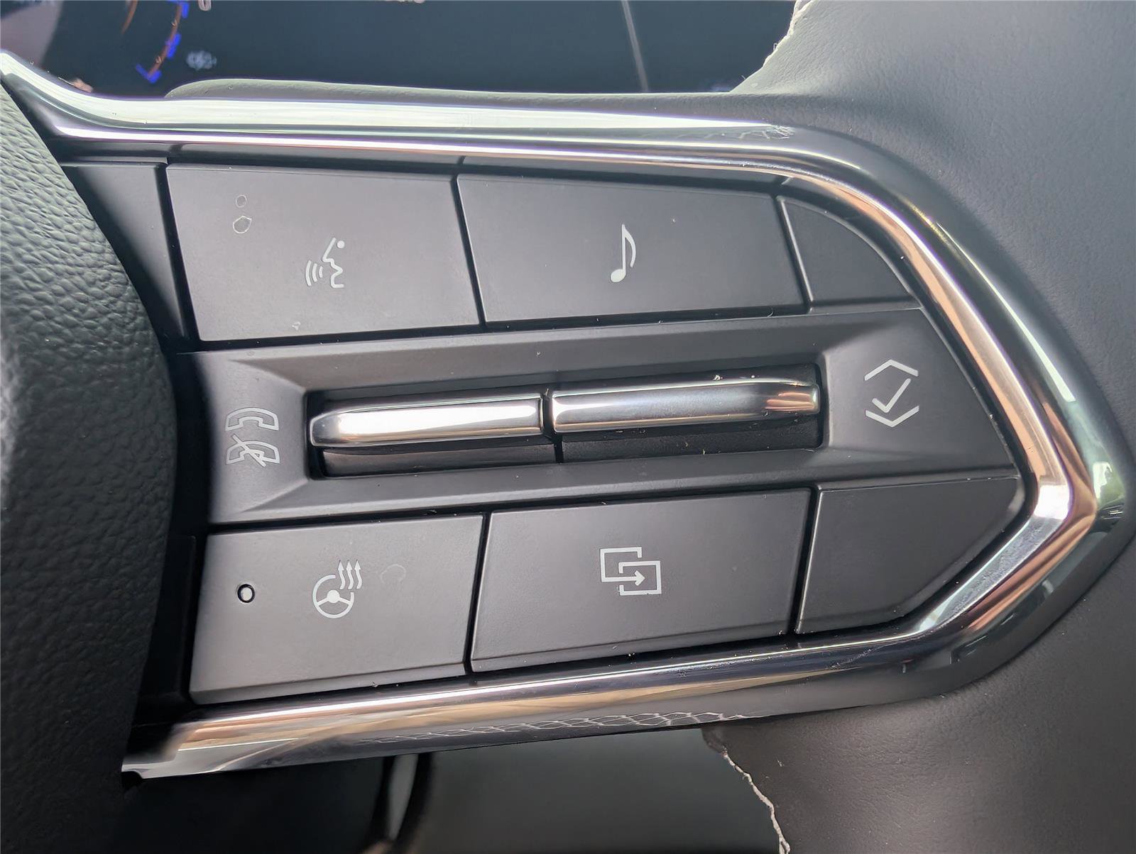 New 2025 Chevrolet Silverado EV LT image 23