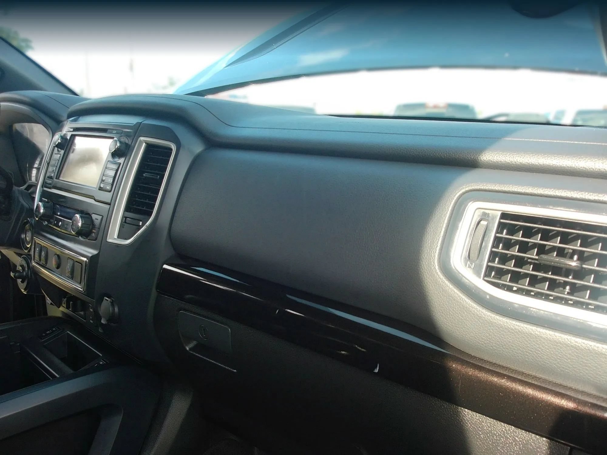 Used 2018 Nissan Titan SV w/ SV Convenience Package AWD/4WD image 41