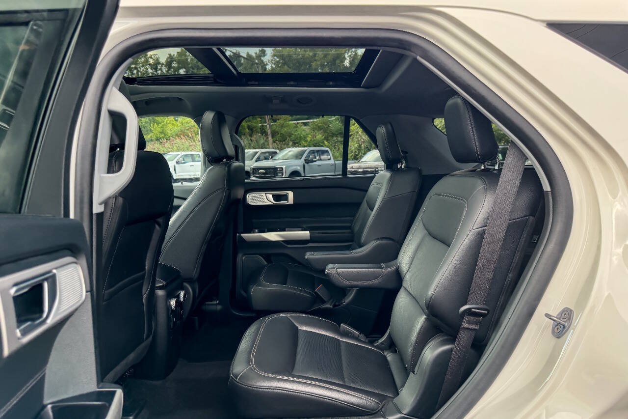 Used 2023 Ford Explorer Limited w/ Limited Technology Package AWD/4WD image 21