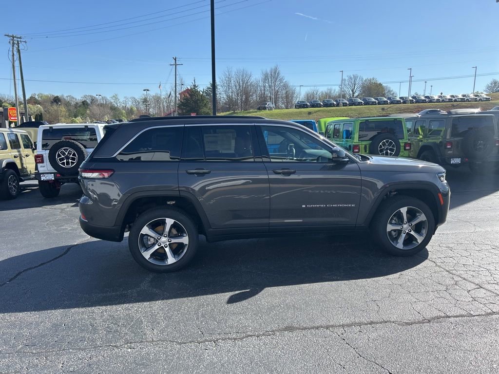 New 2026 Jeep Grand Cherokee Limited w/ Luxury Tech Group II AWD/4WD image 10