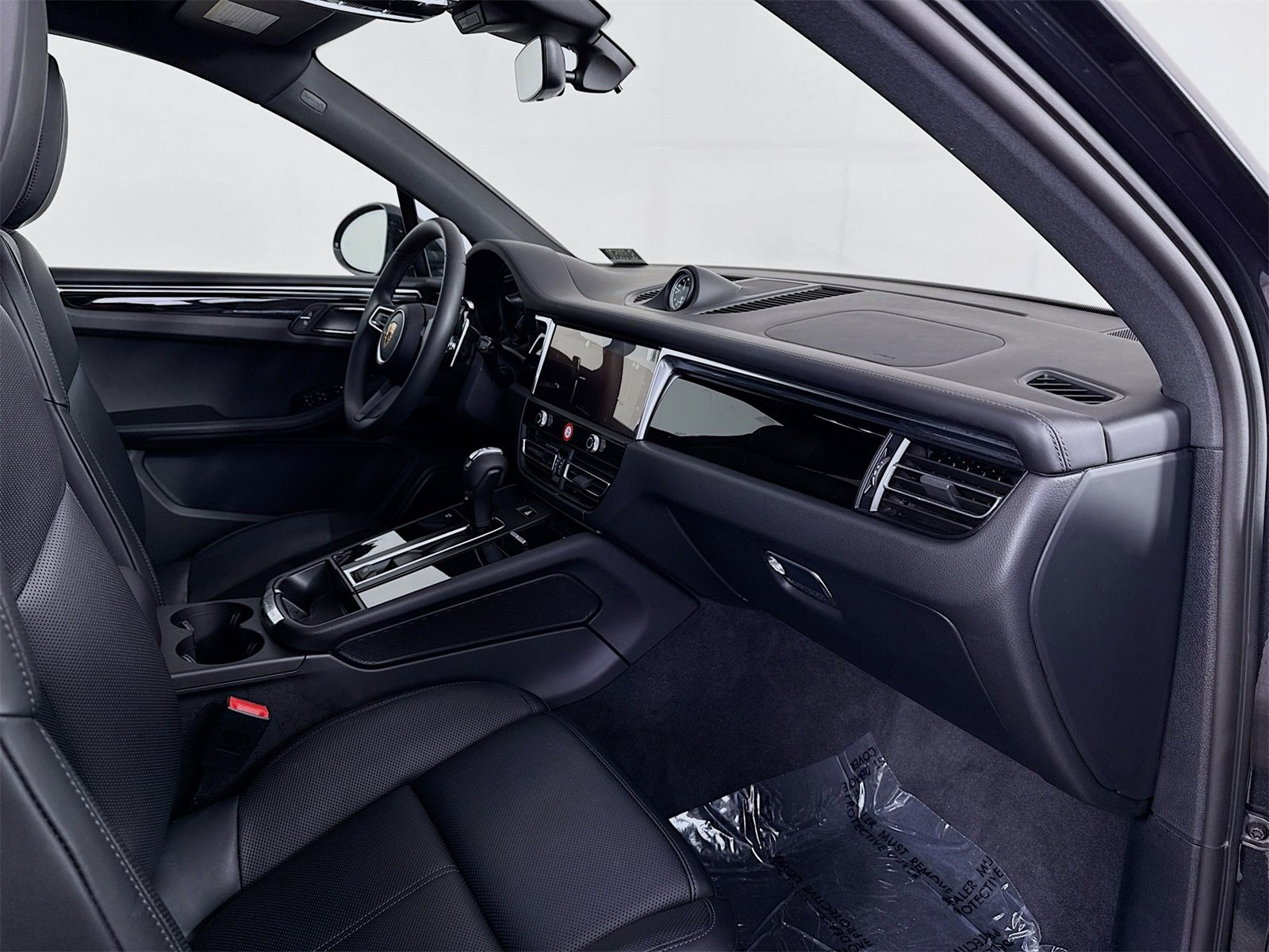 Used 2025 Porsche Macan image 23