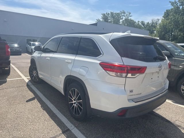 Used 2017 Toyota Highlander SE AWD/4WD image 6