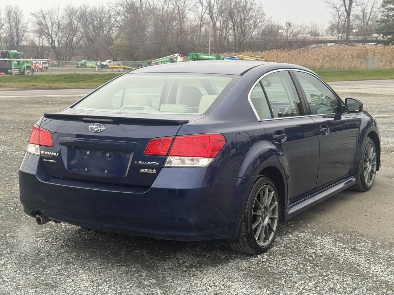 Used 2011 Subaru Legacy 2.5i Premium w/ All-Weather Pkg AWD/4WD image 5