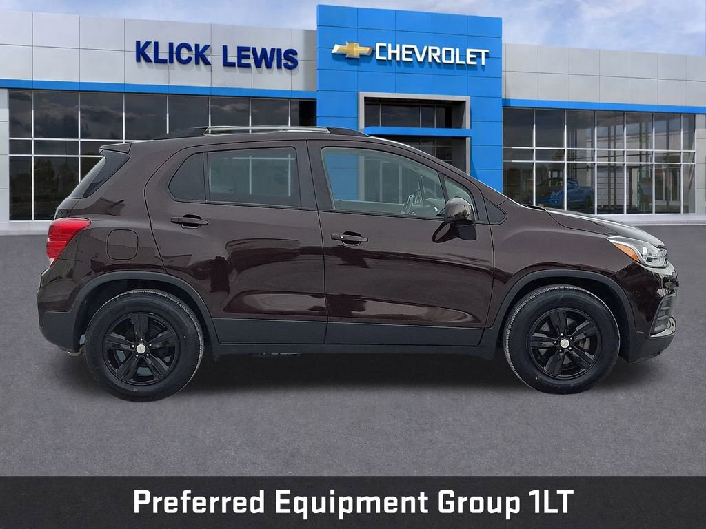 Used 2021 Chevrolet Trax LT w/ LT Convenience Package image 9
