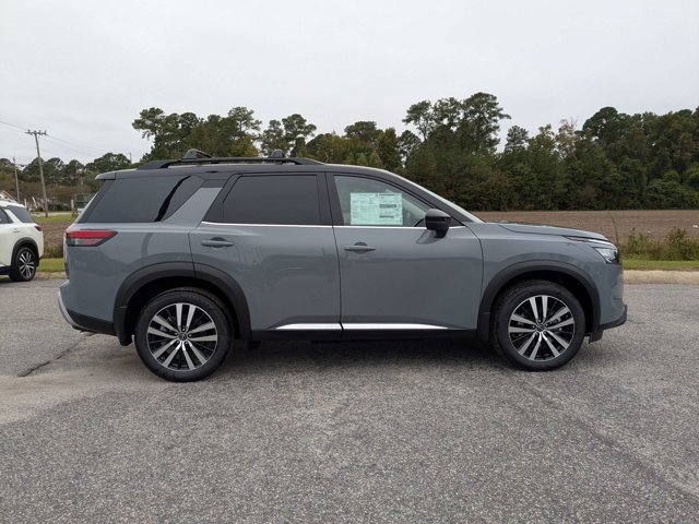 New 2025 Nissan Pathfinder Platinum w/ Black Appearance Package image 3