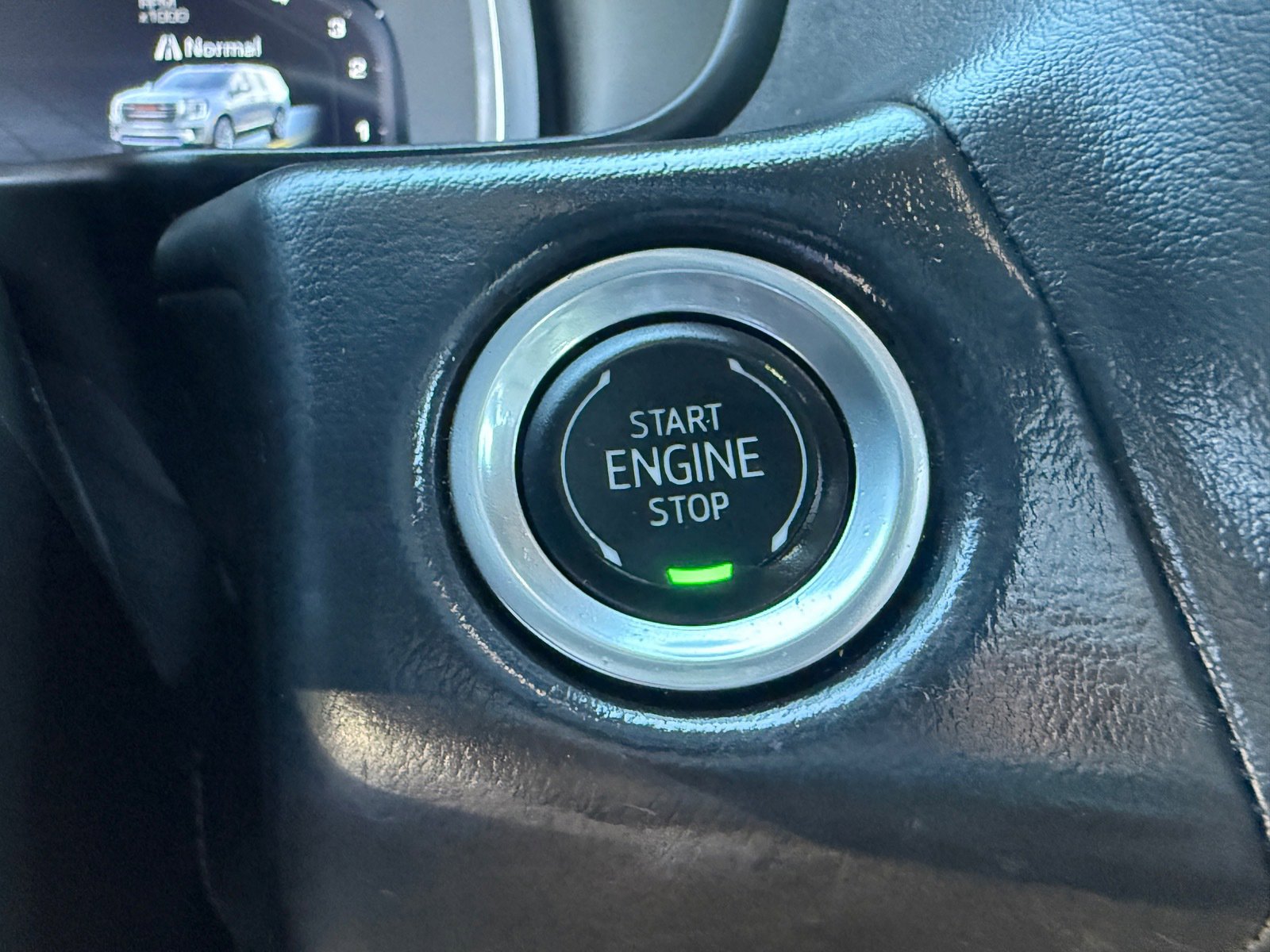 Used 2024 GMC Yukon XL SLT w/ SLT Luxury Package image 23