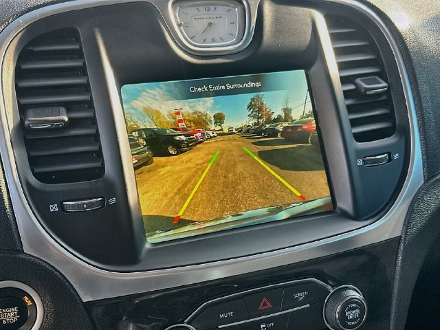 Used 2018 Chrysler 300 Limited RWD image 13