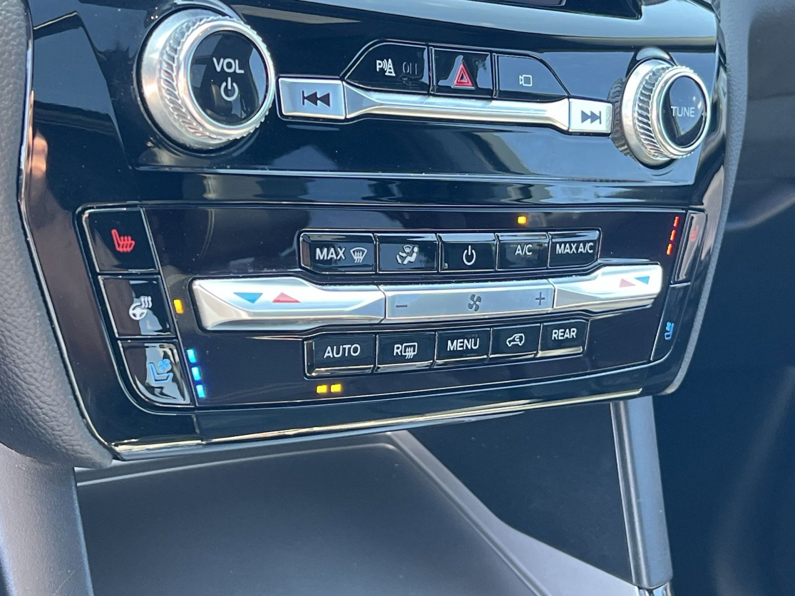 Used 2022 Ford Explorer ST w/ Equipment Group 401A AWD/4WD image 29