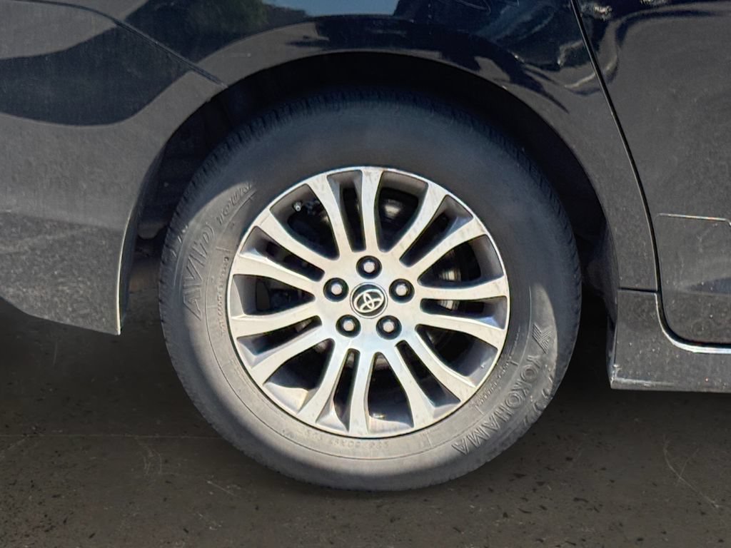 Used 2020 Toyota Sienna XLE FWD image 9