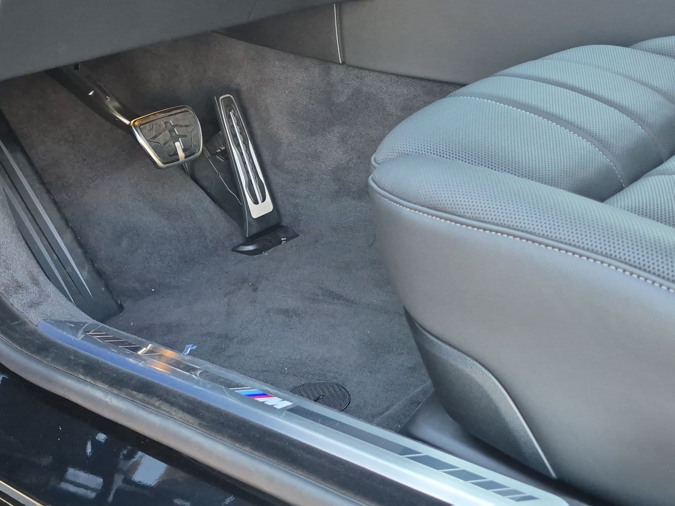 New 2026 BMW 750e xDrive w/ Premium Package AWD/4WD image 17