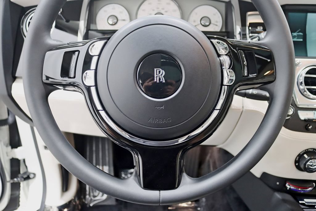 Used 2016 Rolls-Royce Ghost RWD image 16
