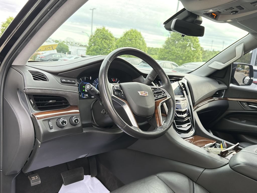Used 2020 Cadillac Escalade Luxury AWD/4WD image 10