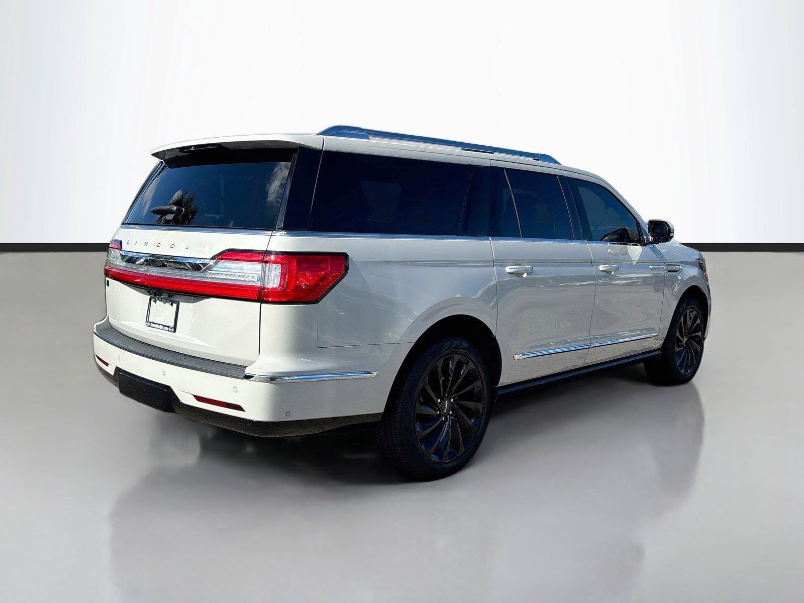 Used 2021 Lincoln Navigator L Reserve AWD/4WD image 7