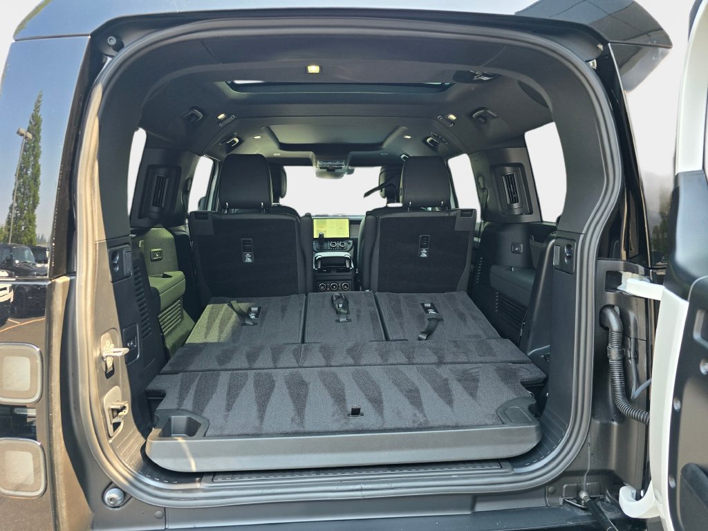 New 2026 Land Rover Defender 130 X-Dynamic SE AWD/4WD image 12