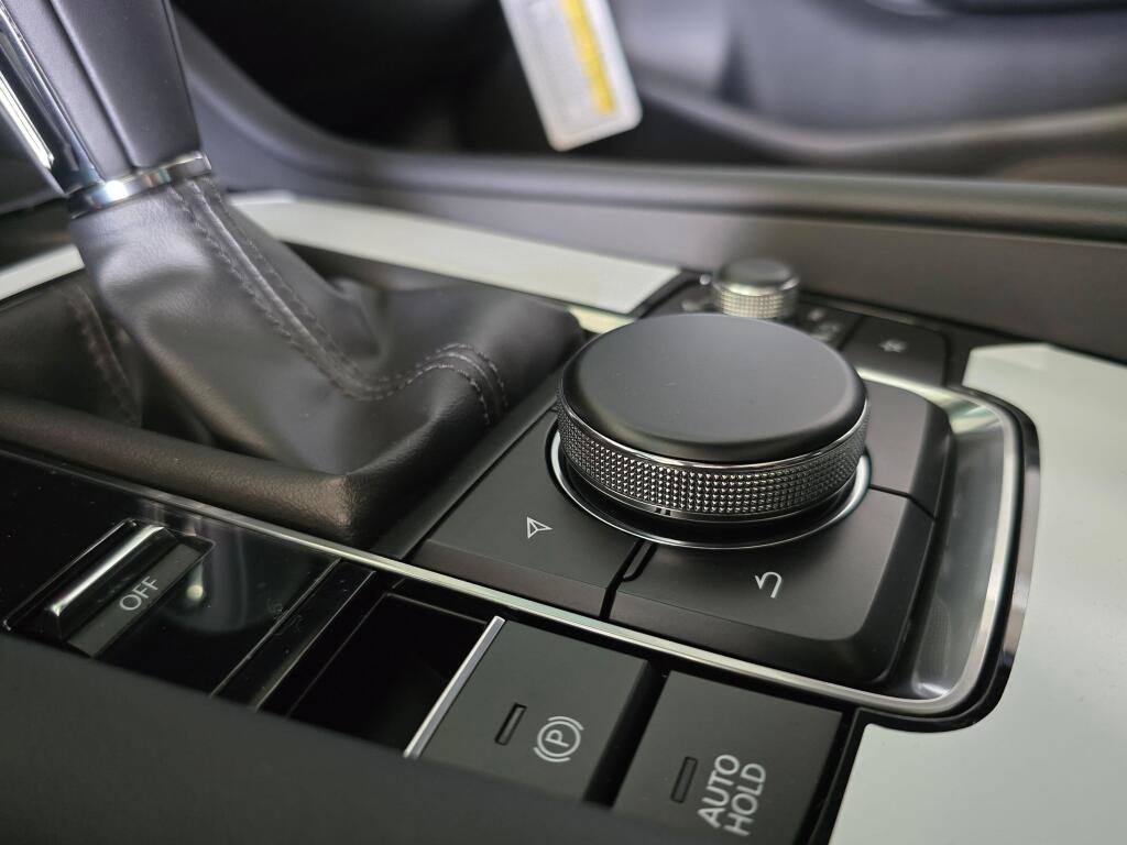New 2026 MAZDA MAZDA3 Hatchback w/Premium Plus Pkg image 31