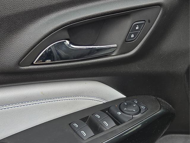 Used 2025 Chevrolet Trax LT w/ Driver Confidence Package FWD image 22