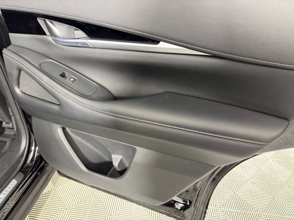 Used 2025 INFINITI QX60 Pure image 30