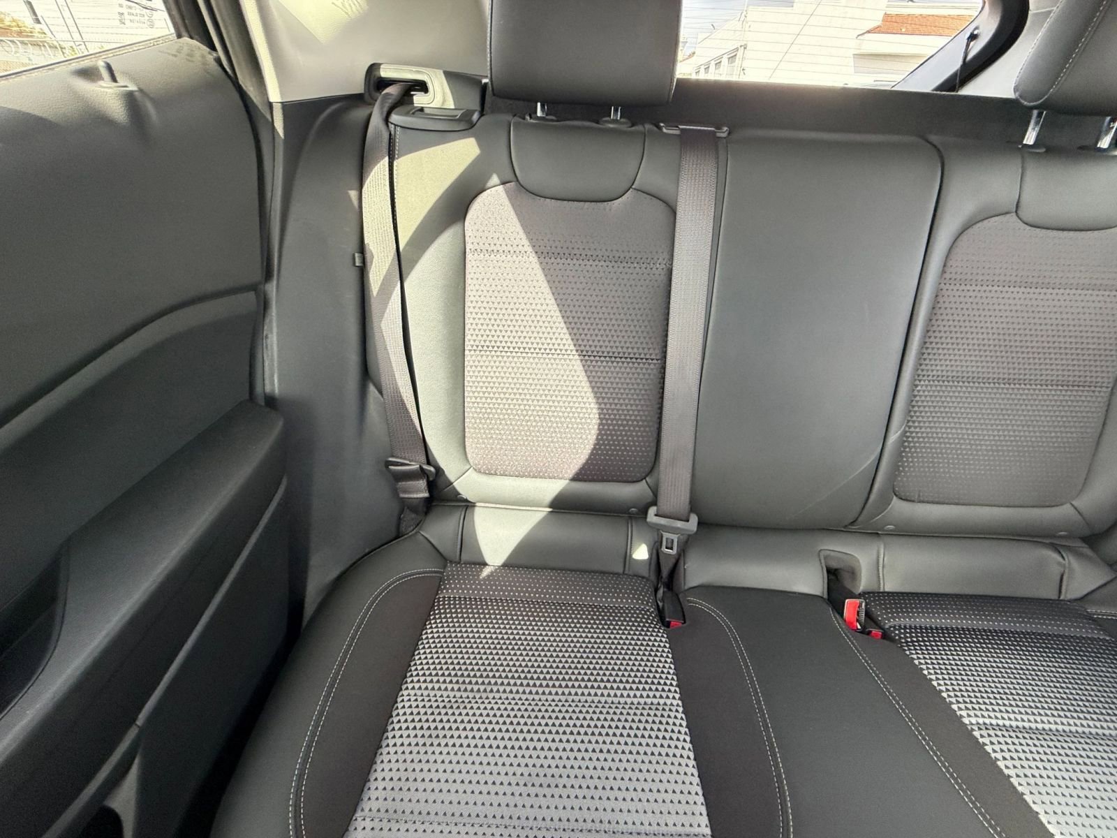 Used 2025 Chevrolet Trax LT FWD image 38