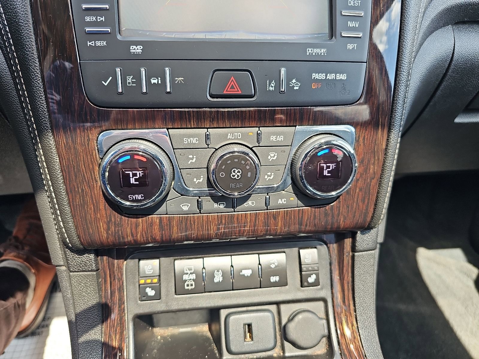Used 2016 Chevrolet Traverse LTZ AWD/4WD image 16