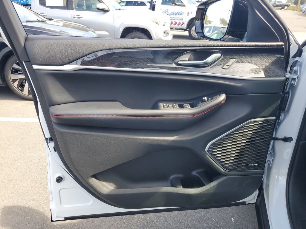 Used 2022 Jeep Grand Cherokee Trailhawk w/ Luxury Tech Group III image 22