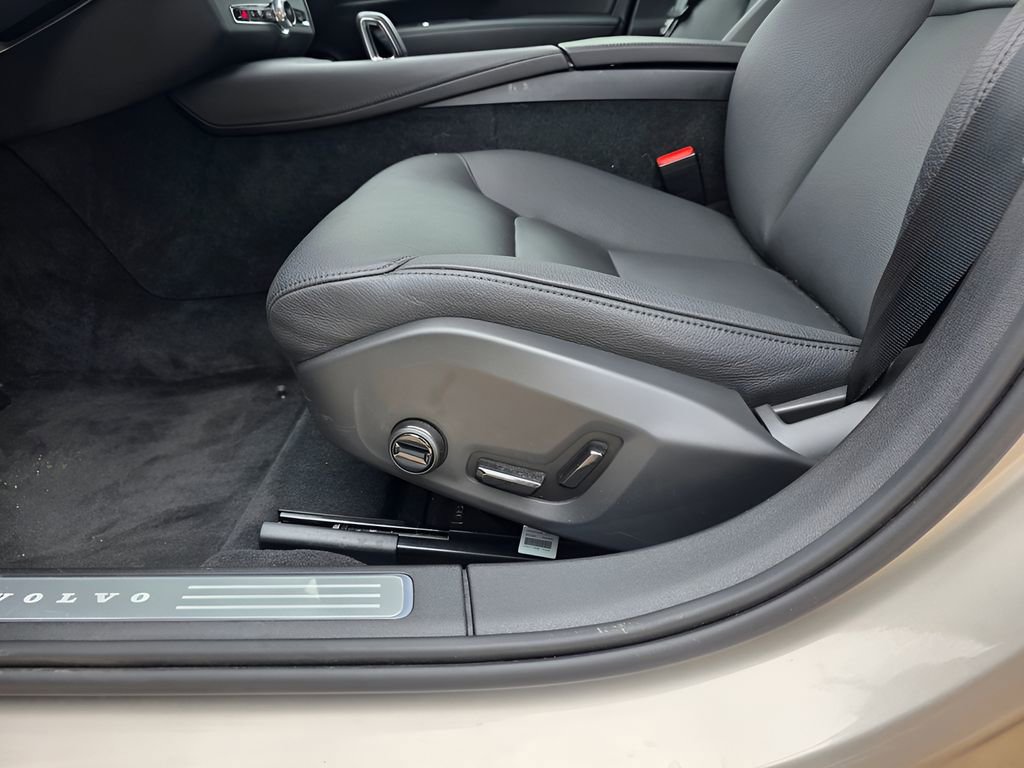 Used 2025 Volvo S90 B6 Plus w/ Protection Package Premier image 19