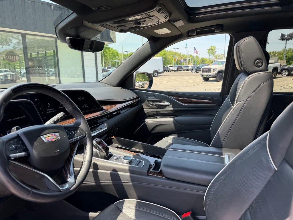 Used 2024 Cadillac Escalade Premium Luxury AWD/4WD image 20