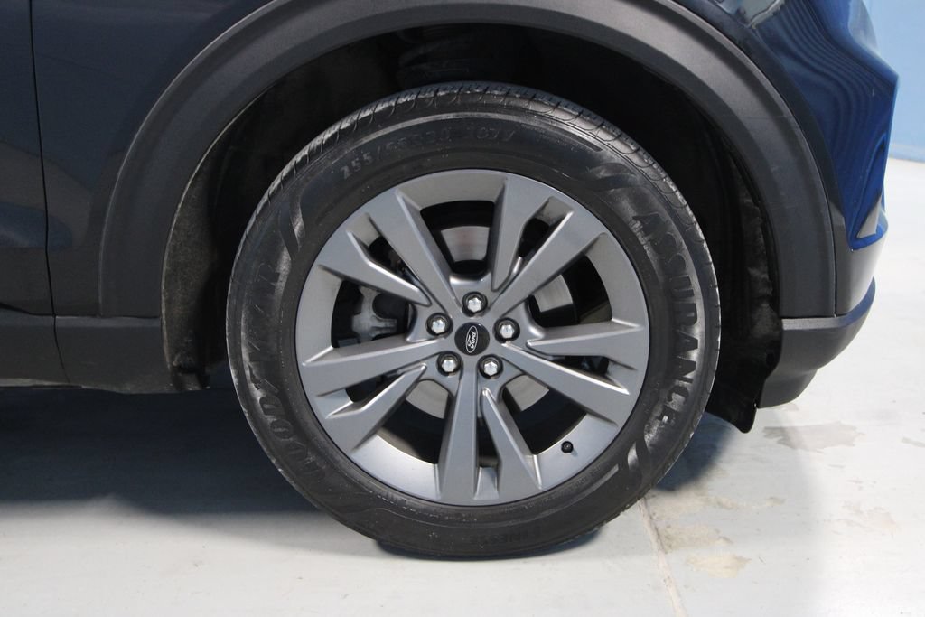 Used 2021 Ford Explorer XLT w/ Equipment Group 202A AWD/4WD image 38