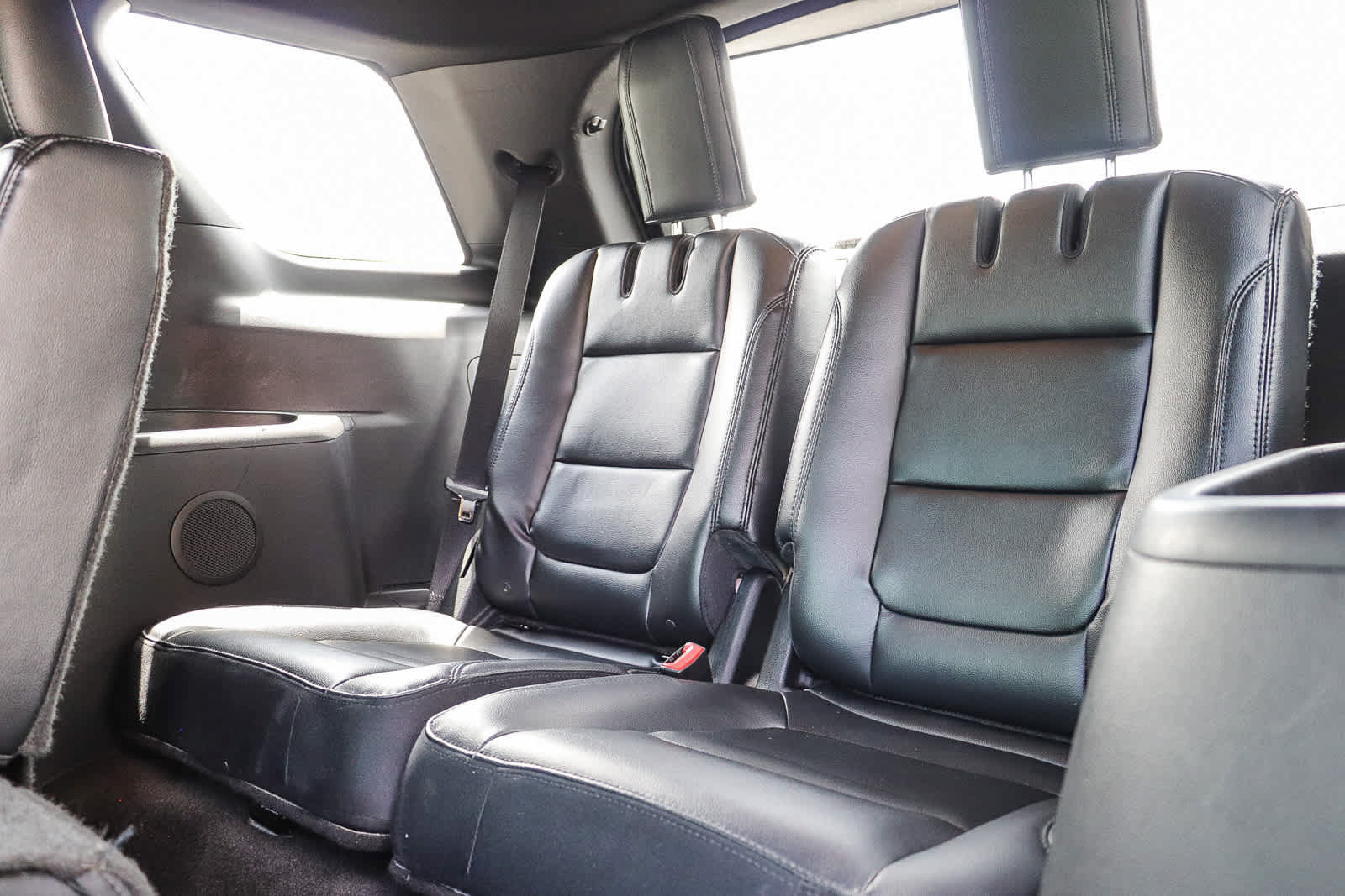 Used 2016 Ford Explorer XLT w/ Equipment Group 202A AWD/4WD image 20