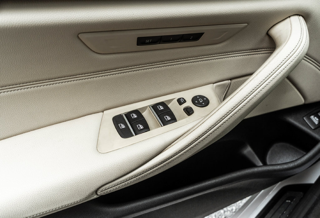 Used 2021 BMW 530i RWD image 15
