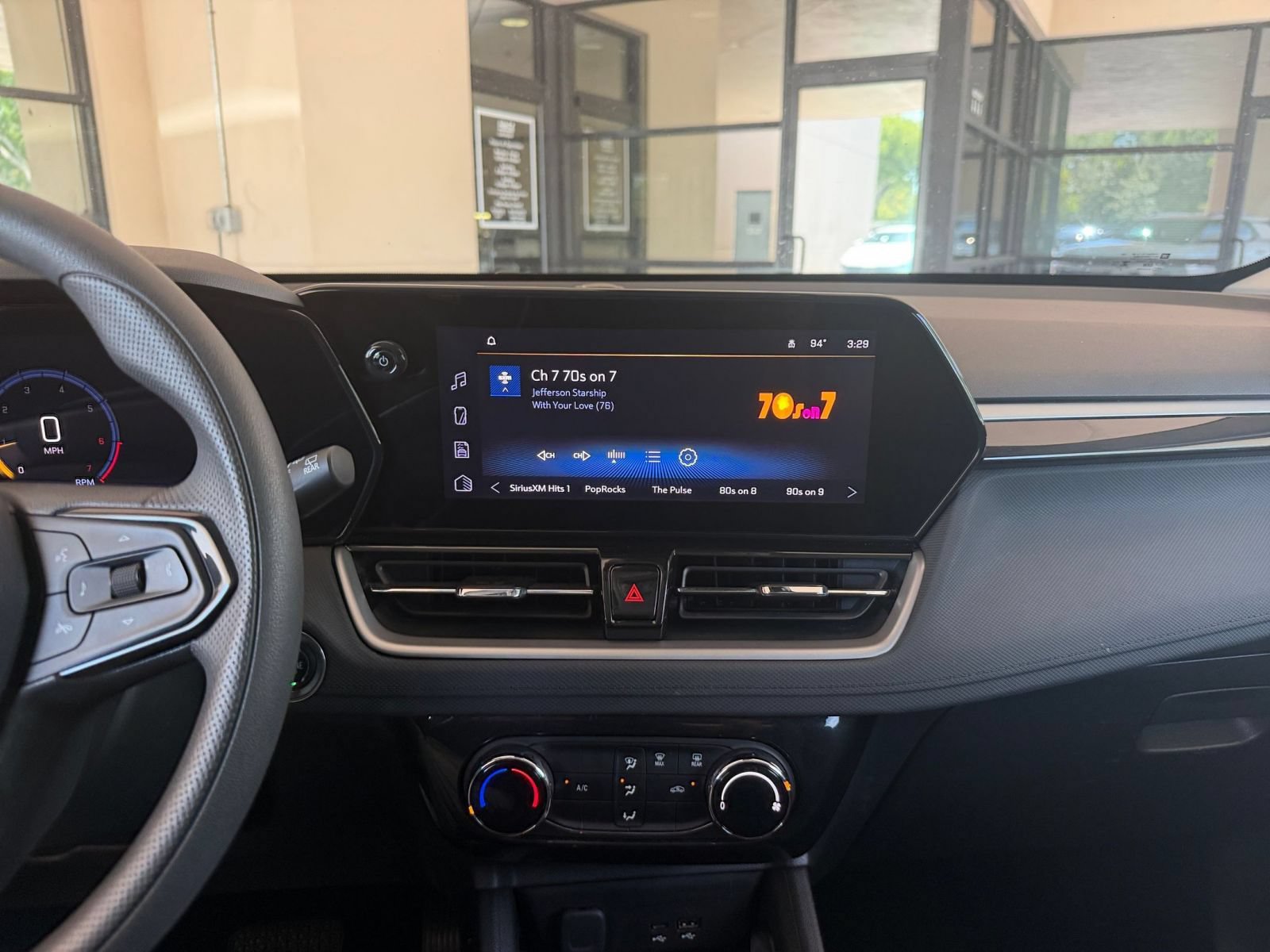 Used 2025 Chevrolet TrailBlazer LT AWD/4WD image 16