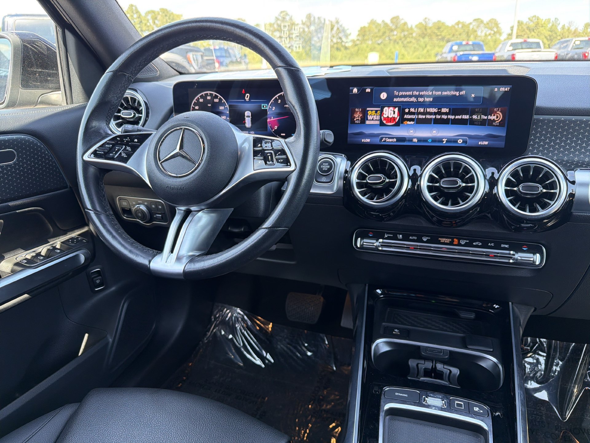 Used 2025 Mercedes-Benz GLB 250 image 3