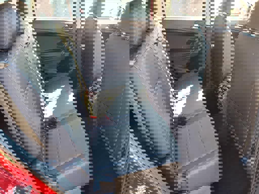 Used 2020 Volkswagen Tiguan SE image 12