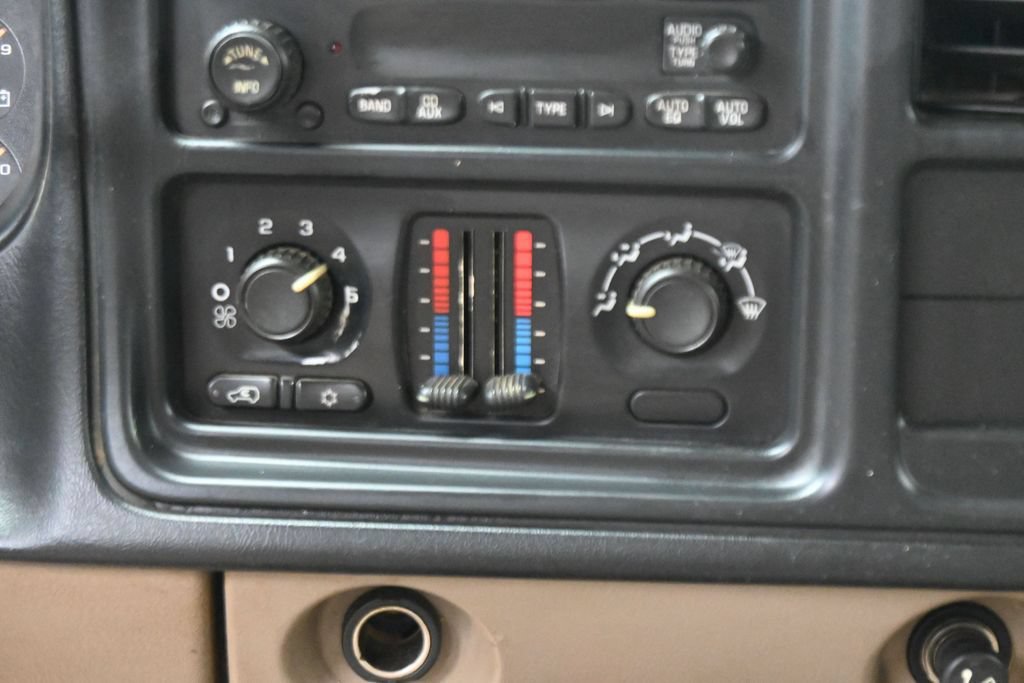 Used 2005 Chevrolet Silverado 2500 W/T w/ Heavy-Duty Power Package AWD/4WD image 19