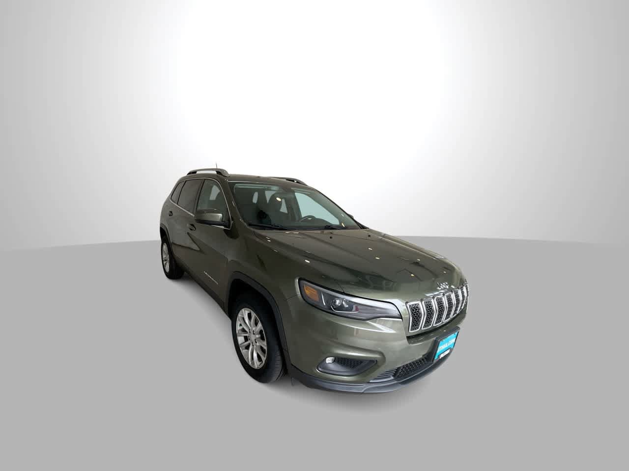 Used 2019 Jeep Cherokee Latitude w/ Cold Weather Group AWD/4WD image 2