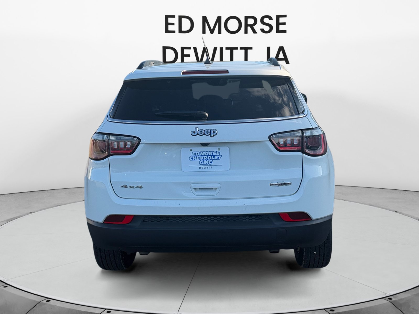 Used 2025 Jeep Compass Latitude w/ Sun & Sound Group AWD/4WD image 4