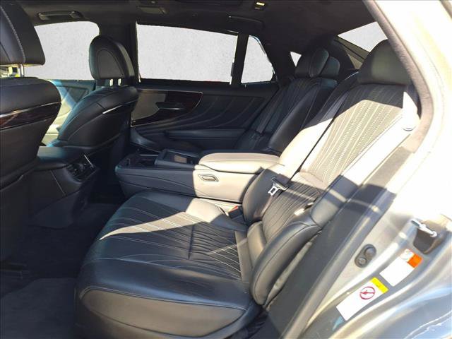 Used 2018 Lexus LS 500 w/ Luxury Package RWD image 19