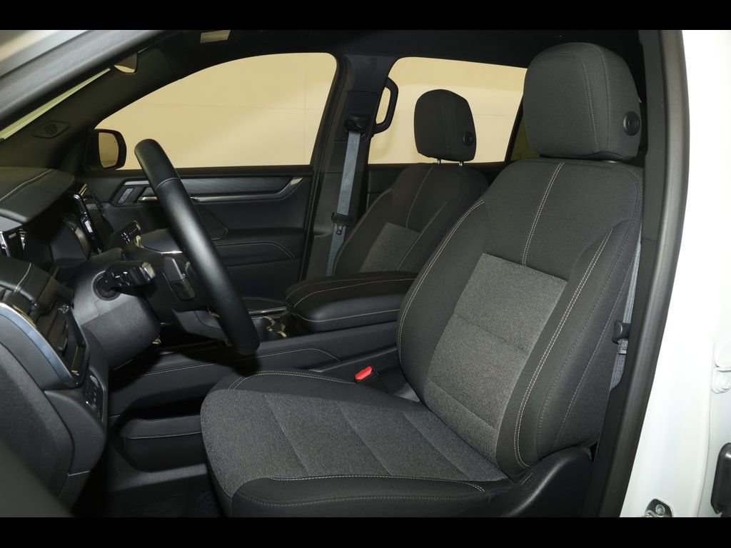 Used 2025 GMC Acadia Elevation image 24