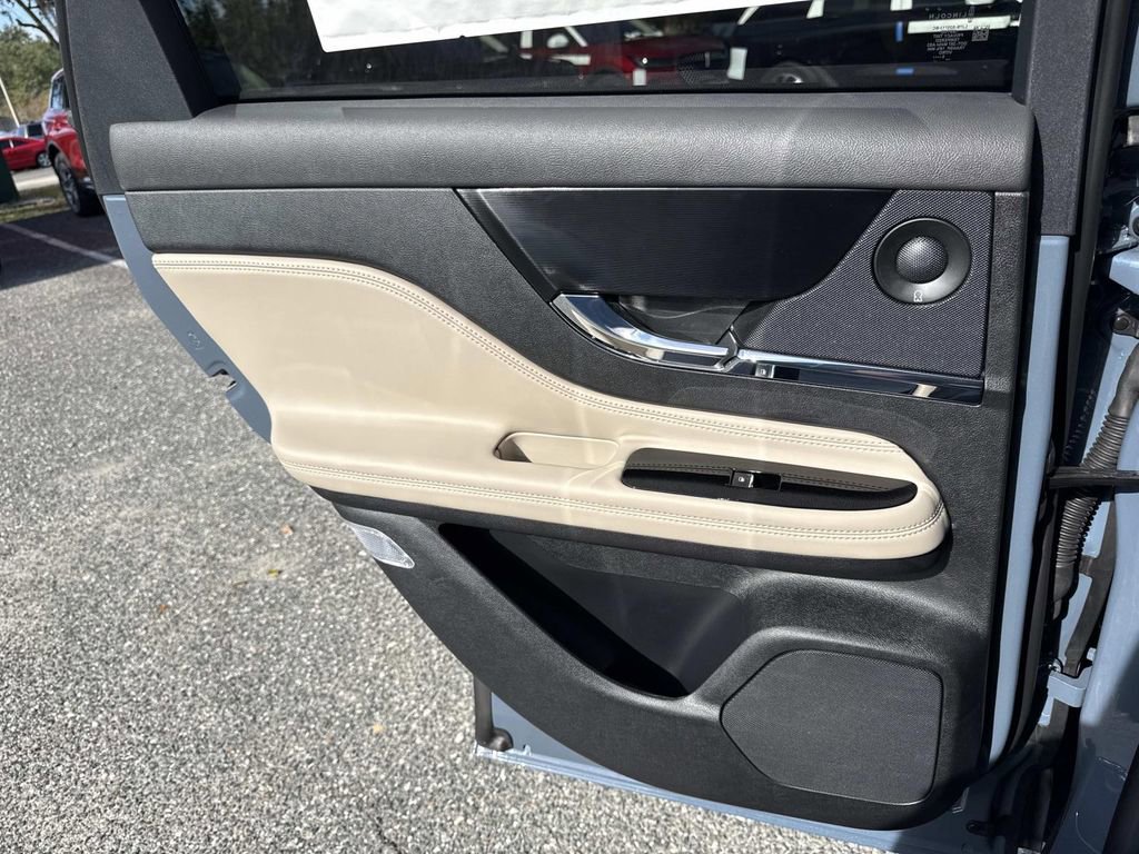 New 2026 Lincoln Corsair Reserve image 14