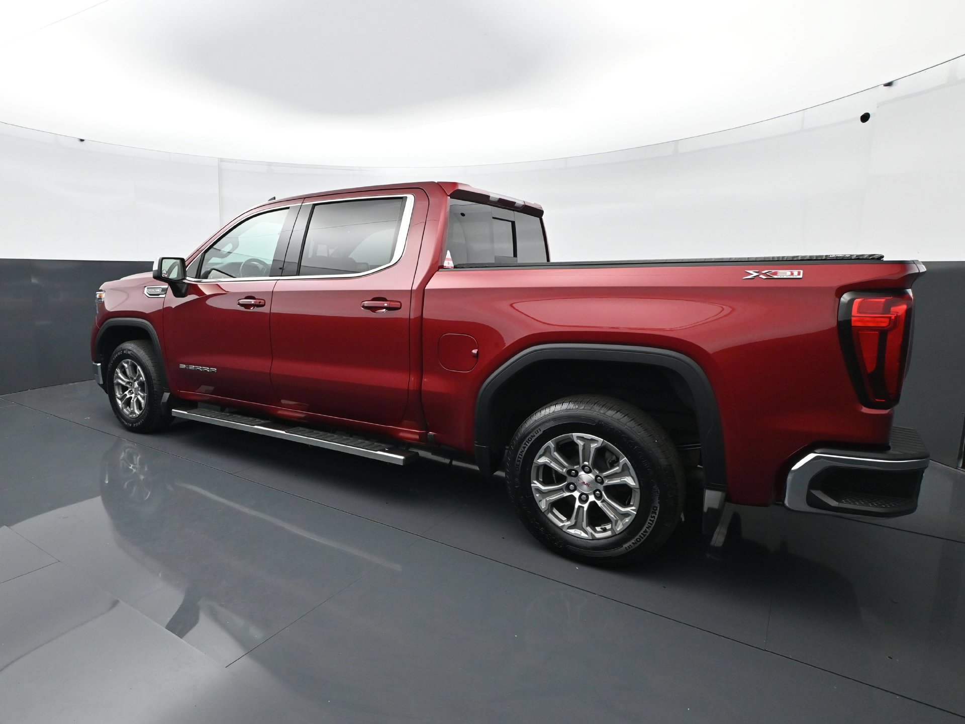 Used 2020 GMC Sierra 1500 SLE w/ SLE Value Package AWD/4WD image 4