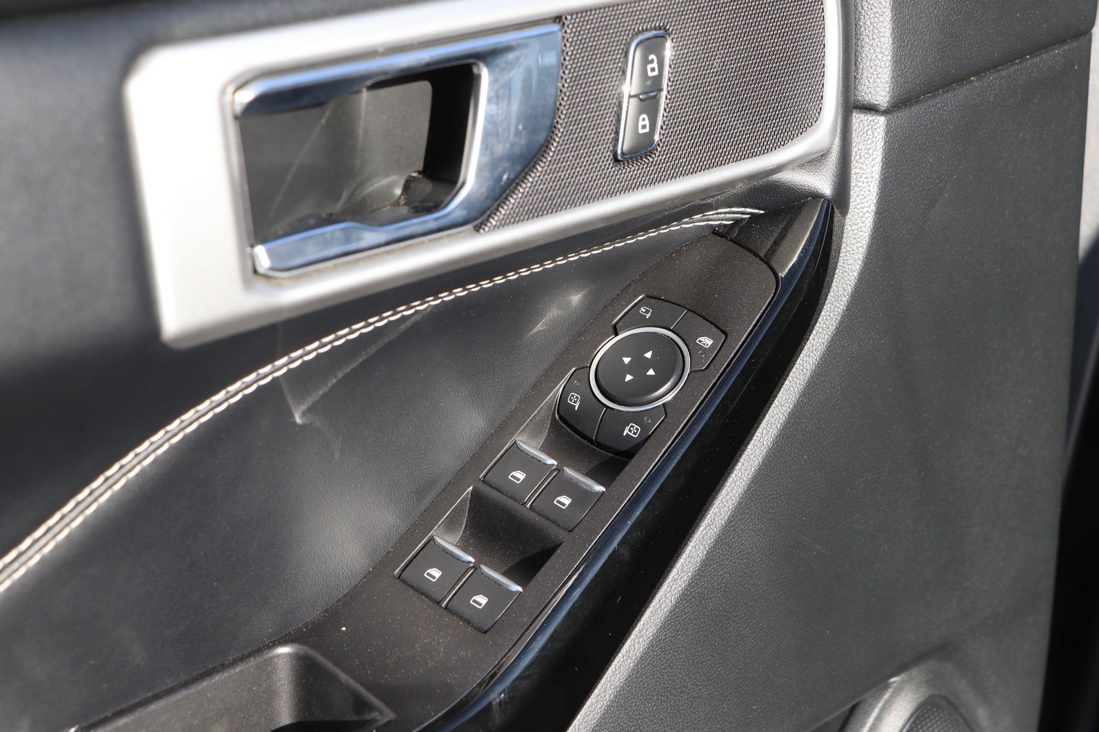 Used 2022 Ford Explorer ST AWD/4WD image 11