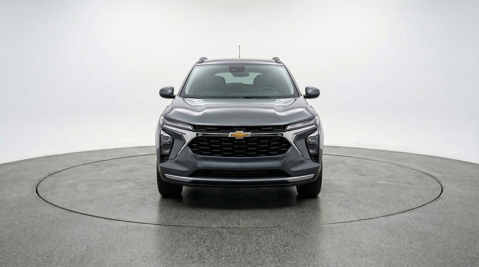 Used 2025 Chevrolet Trax LT image 2