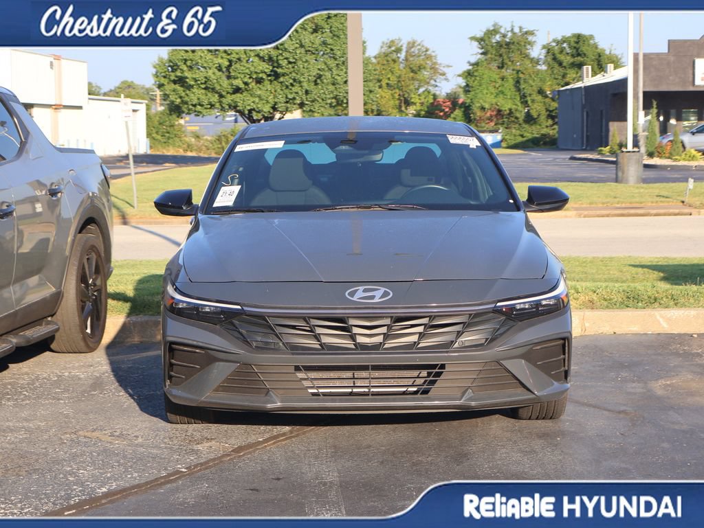 Used 2025 Hyundai Elantra Sport FWD image 5