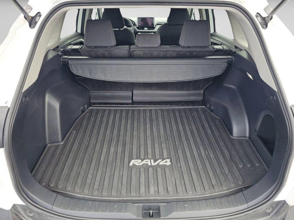 Used 2024 Toyota RAV4 LE AWD/4WD image 25