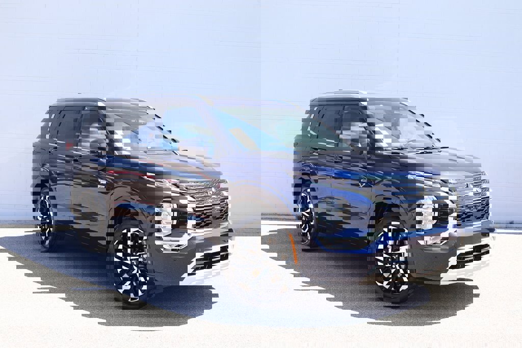 New 2025 Mitsubishi Outlander SEL image 1