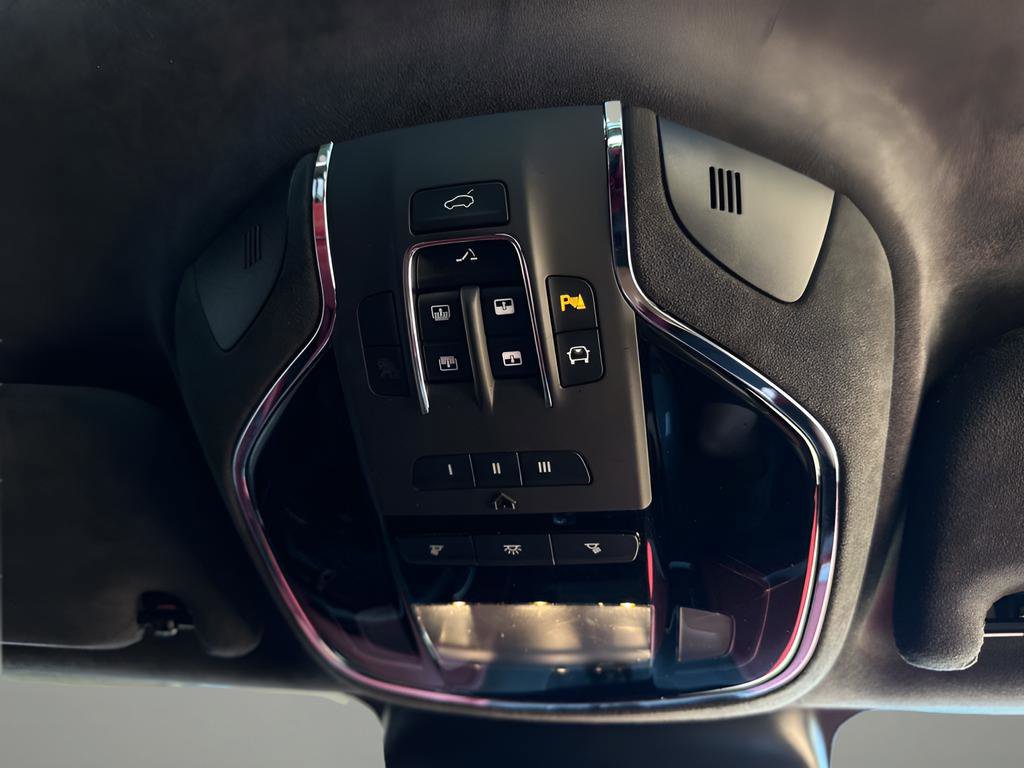 Used 2020 Maserati Levante GTS image 21